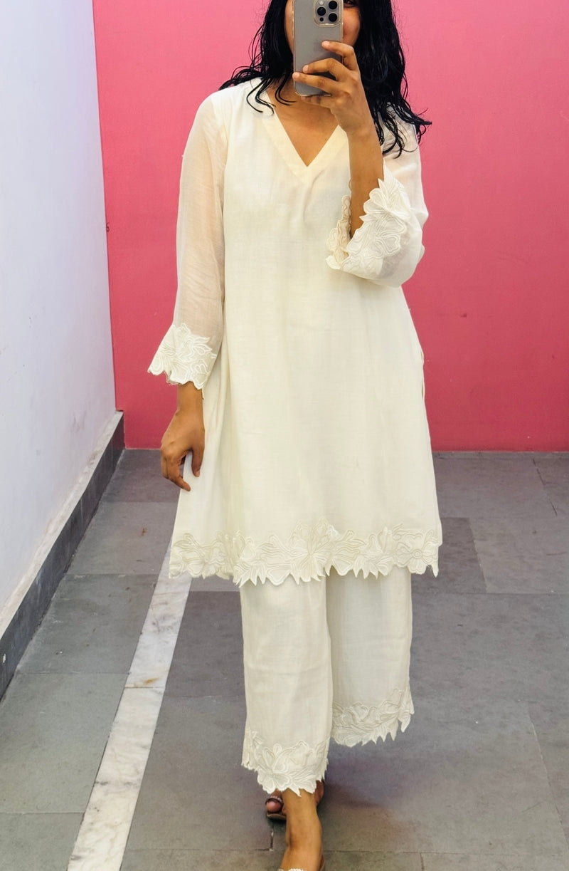 Mul chanderi White embroidered kurta set of 2