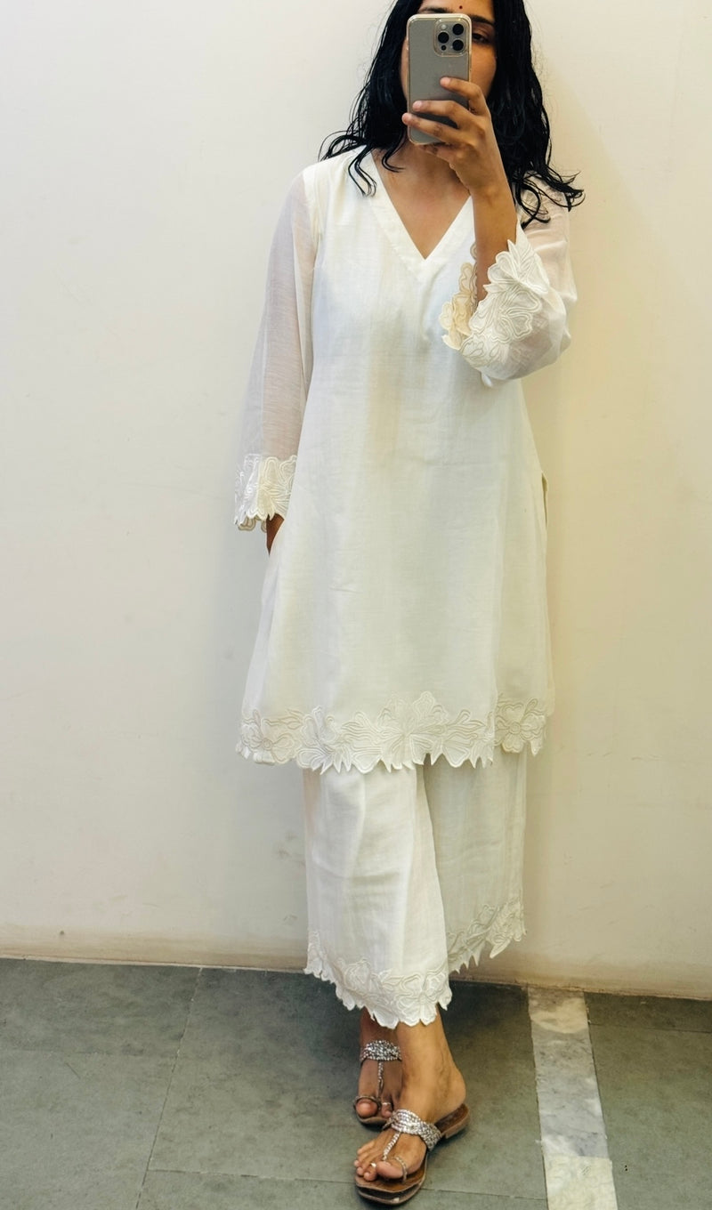 Mul chanderi White embroidered kurta set of 2