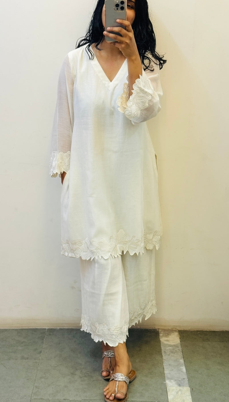 Mul chanderi White embroidered kurta set of 2