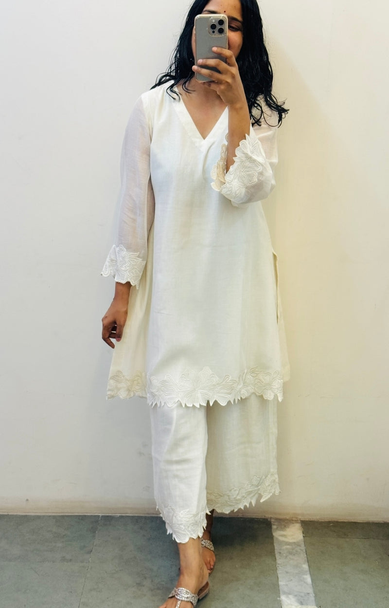 Mul chanderi White embroidered kurta set of 2
