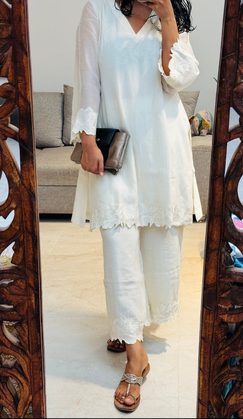 Mul chanderi White embroidered kurta set of 2