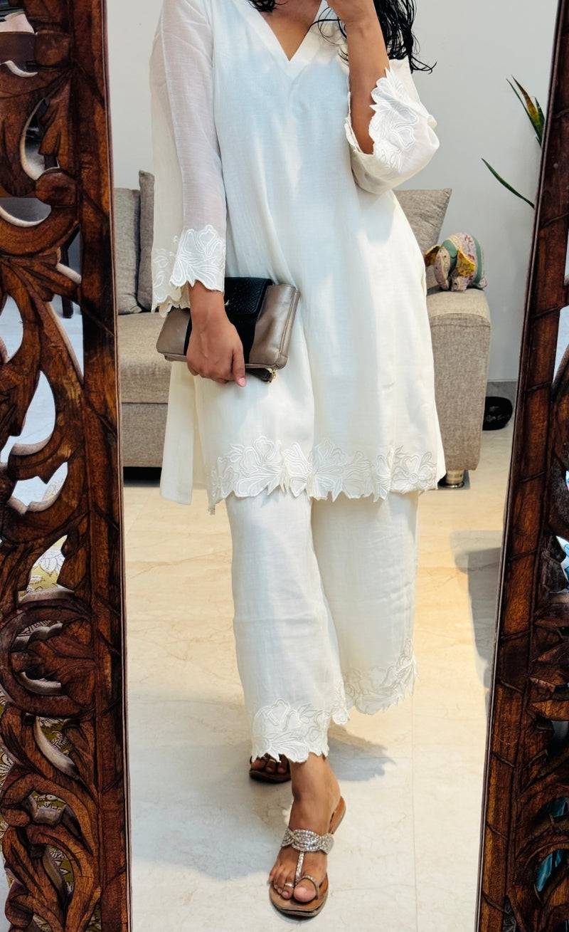 Mul chanderi White embroidered kurta set of 2