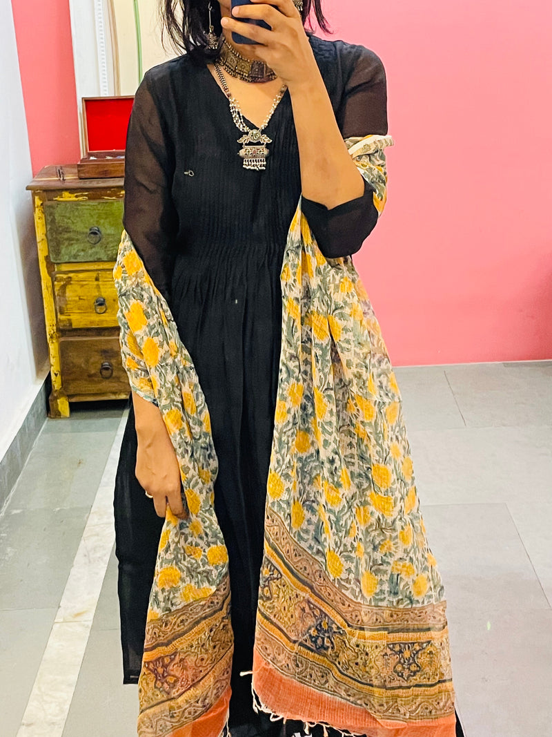Black chanderi Pintucks detailing kurta Set of 3